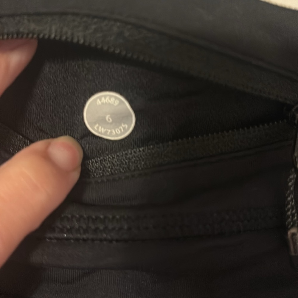 Lululemon shorts - Picture 4 of 4